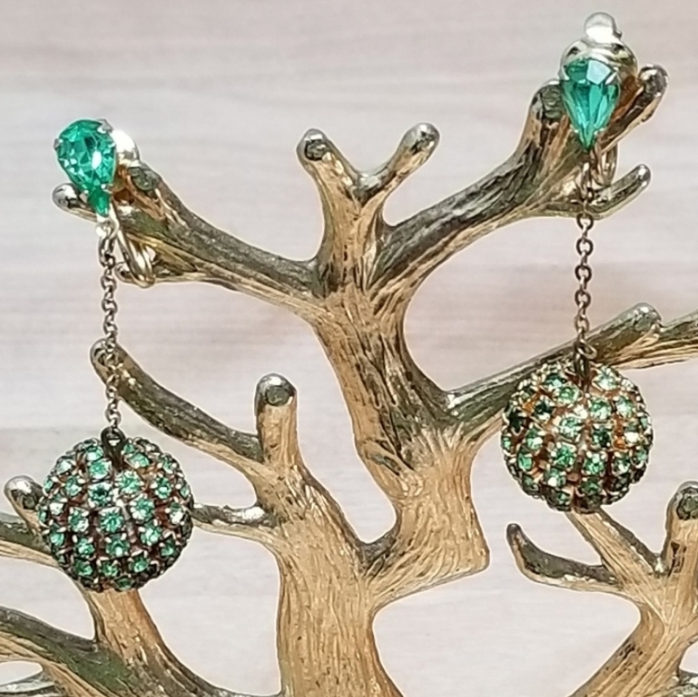 LIGHT GREEN GOLDTONE LEVERBACKS